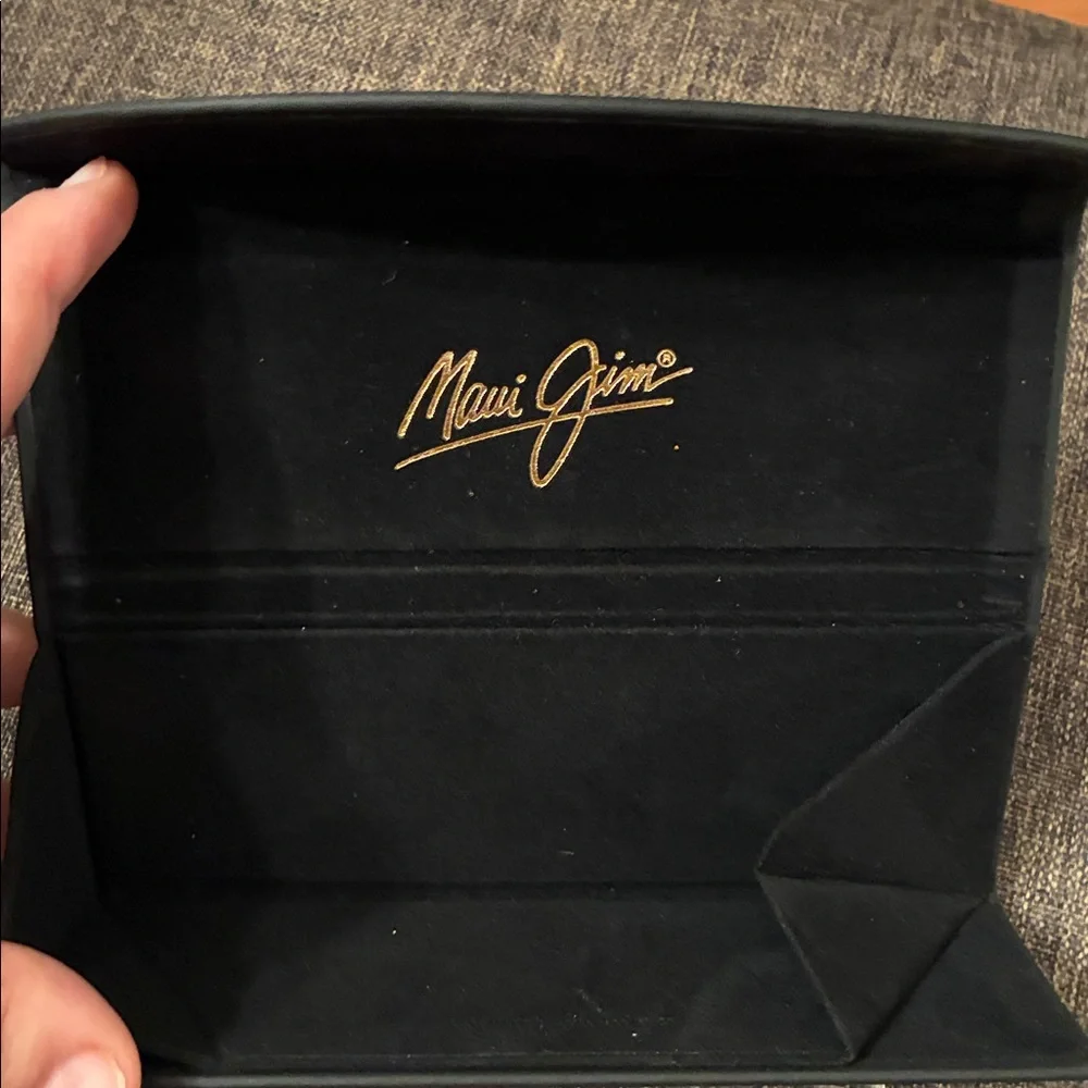 Maui Jim Black Case with Gold Script Logo - Picture 4 of 6